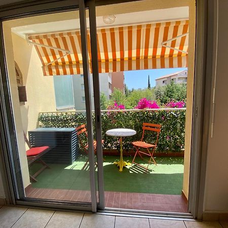 Chez Virginie : Appartement Lumineux Au Calme. Fréjus Exteriör bild