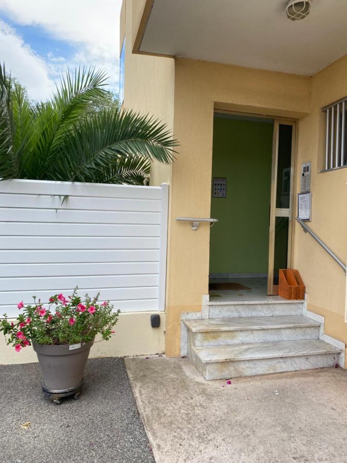 Chez Virginie : Appartement Lumineux Au Calme. Fréjus Exteriör bild