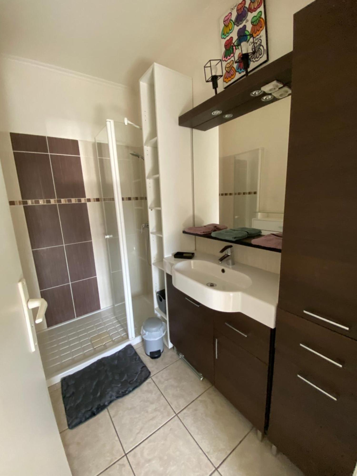 Chez Virginie : Appartement Lumineux Au Calme. Fréjus Exteriör bild