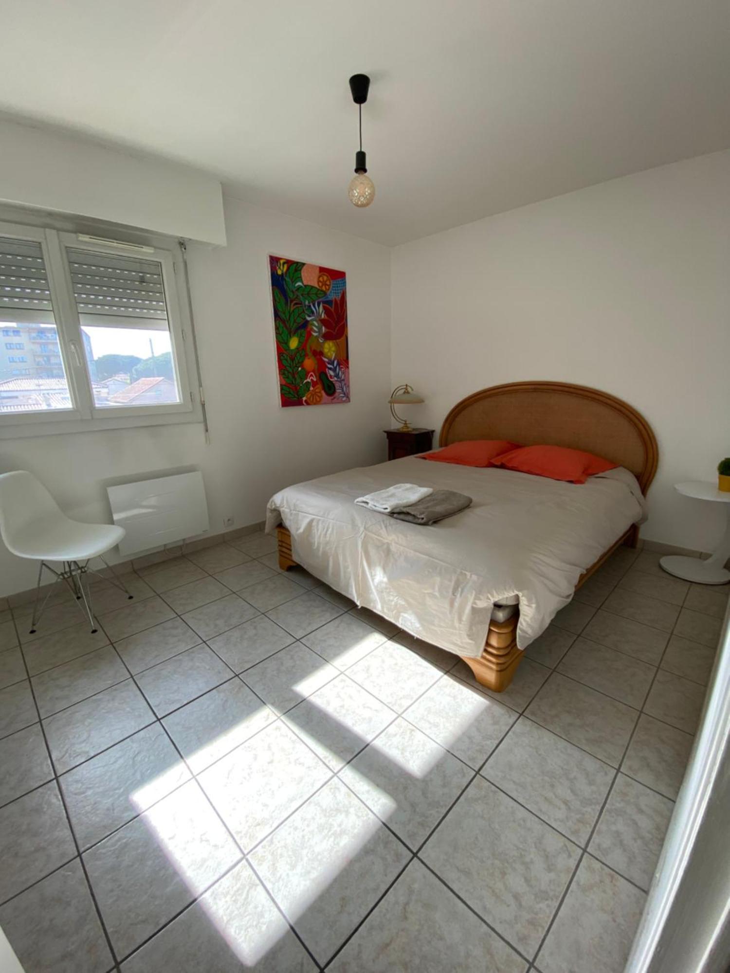 Chez Virginie : Appartement Lumineux Au Calme. Fréjus Exteriör bild